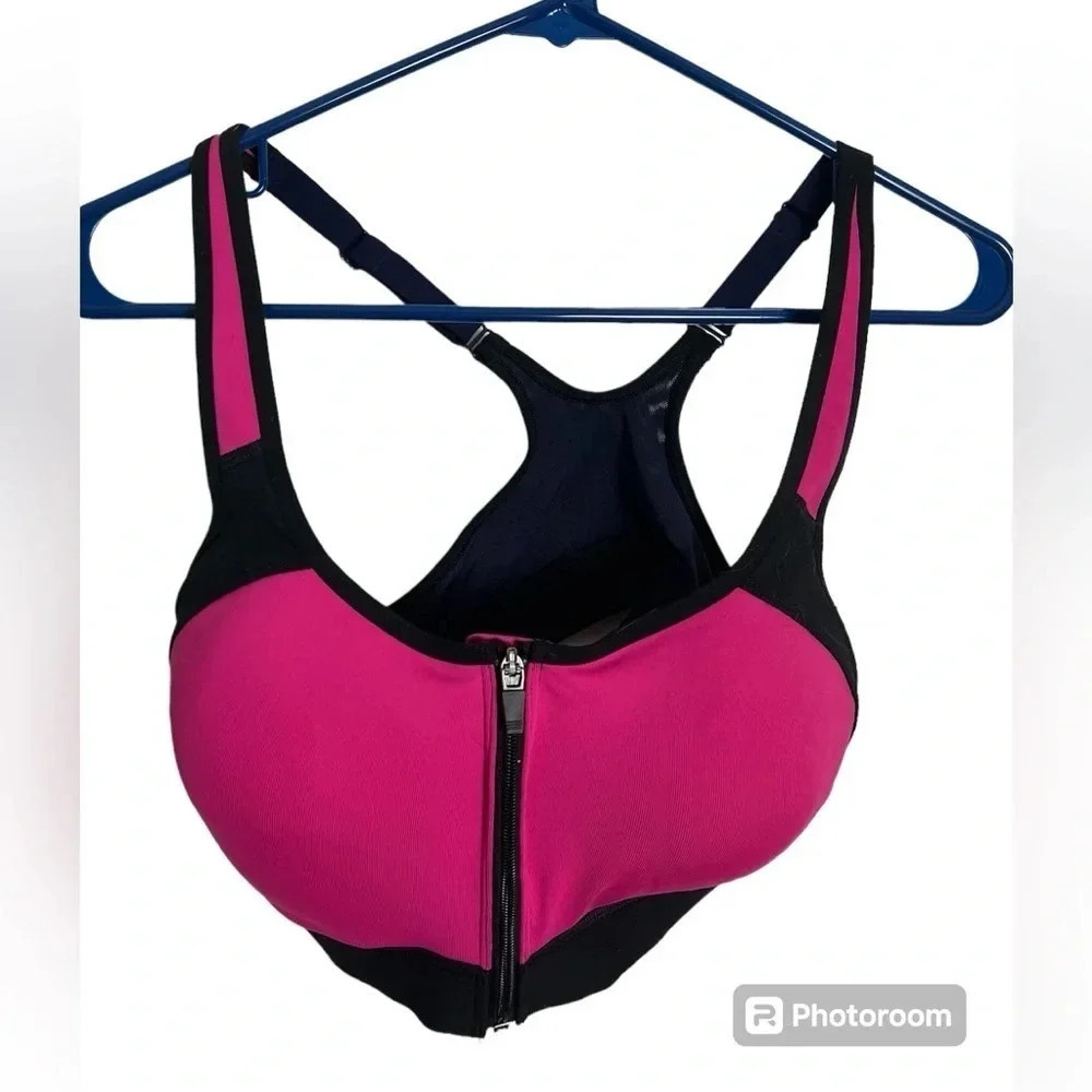 Womenโs Champion Bright pink Sports Bra Size Large